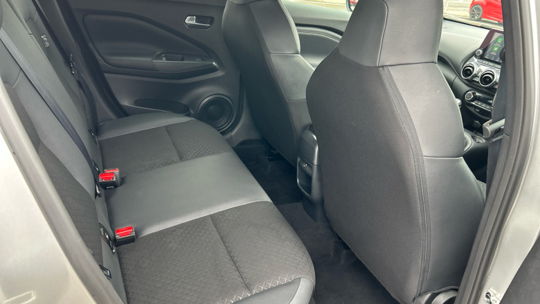 Nissan Juke 1.0 DiG-T 114 N-Connecta 5dr Petrol Hatchback